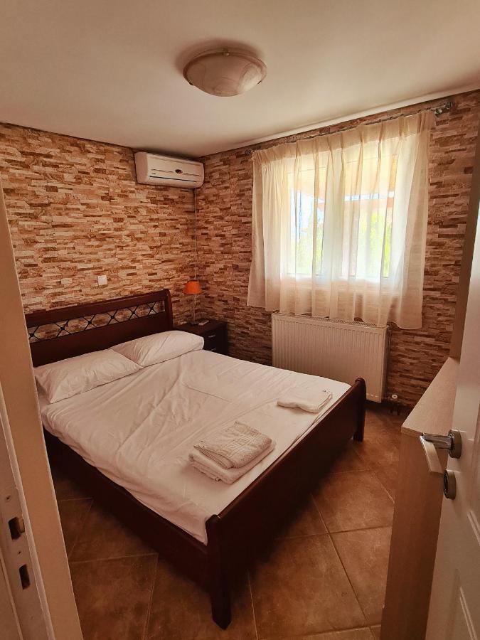 Guesthouse Petrothalassa Porto Heli Exterior photo